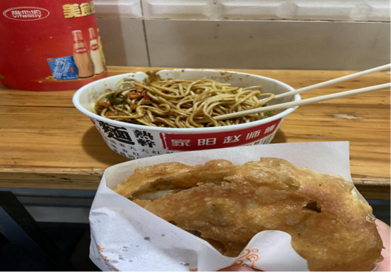 圖/熱干面與油餅包燒麥 奇偶派拍攝